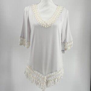 NWT Womens White Crochet Fringe Trim V-Neck Top Size L By Thomas & Olivia